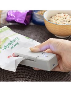 MERCAHOGAR Selladora de Bolsas Recargable Magnética con Cúter Rebasyl InnovaGoods